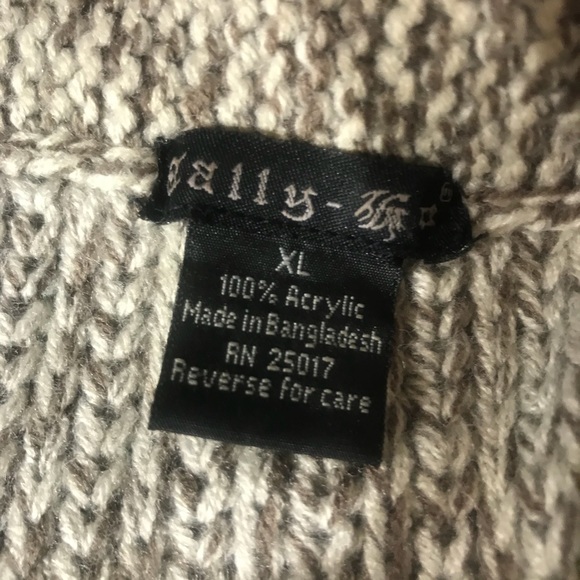 Sage green & tan one button sweater - Picture 4 of 4